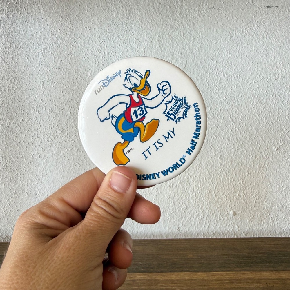runDisney Donald Duck‎ Walt Disney World Half Marathon 15 Years Running Pinback
